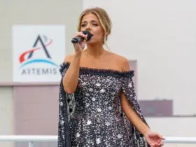 Anne Wilson canta Hino Americano em Lançamento da NASA