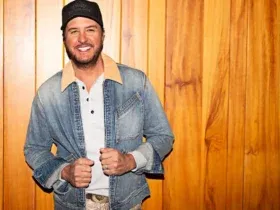 Luke Bryan - Country And She Knows It